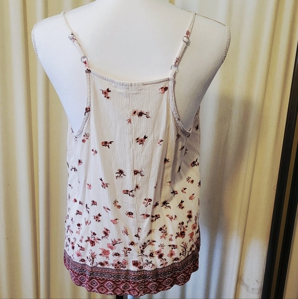 Cream & Red Floral Halter Top – Chic Sleeveless Blouse | Summer Party, Resort - Picture 4 of 5